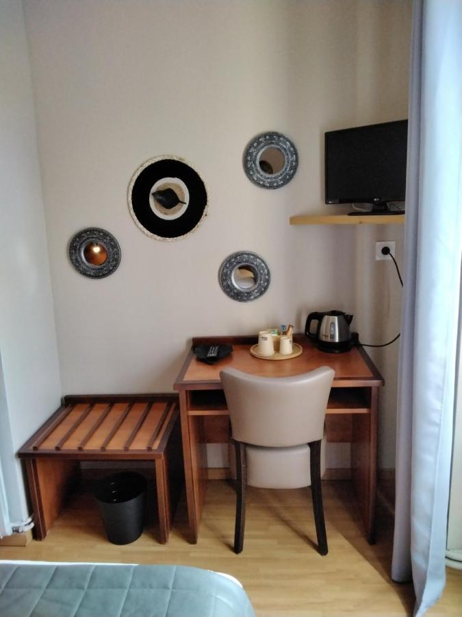 Hotel Restaurant La Traverse Cenac-et-Saint-Julien Bagian luar foto